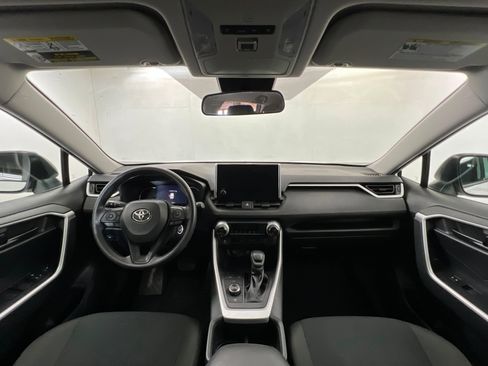 Used 2023 Toyota RAV4 LE AWD/4WD image 10
