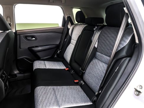 Used 2023 Nissan Rogue SV image 8