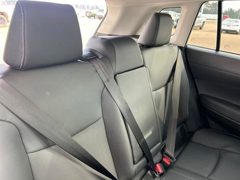 Used 2025 Toyota Corolla Cross XLE image 32