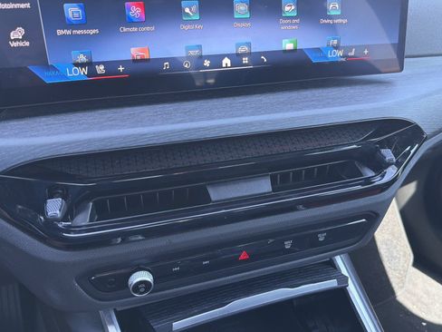 Certified 2025 BMW 330i Sedan w/ Convenience Package RWD image 32
