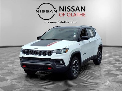 Used 2025 Jeep Compass Trailhawk AWD/4WD image 1