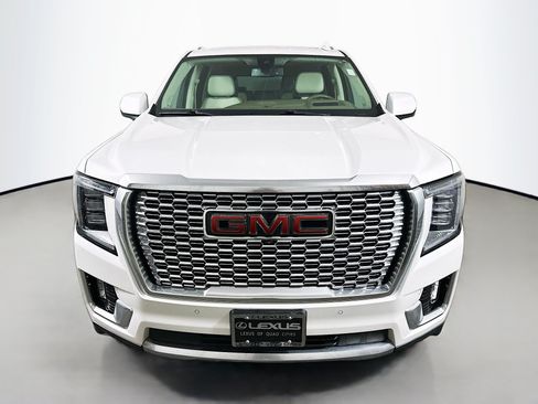 Used 2021 GMC Yukon XL Denali w/ LPO, Illumination Package AWD/4WD image 2