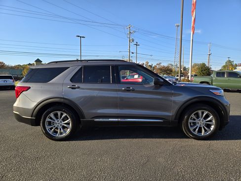 Certified 2023 Ford Explorer XLT w/ Equipment Group 202A image 6