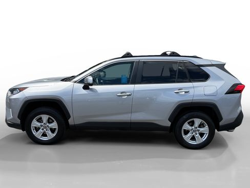 Used 2021 Toyota RAV4 XLE AWD/4WD image 2