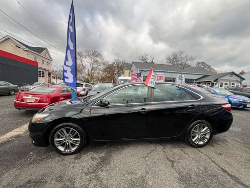 Used 2015 Toyota Camry SE image 4