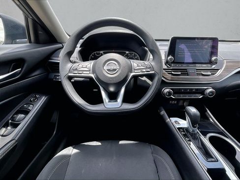 Used 2024 Nissan Altima 2.5 SV FWD image 7