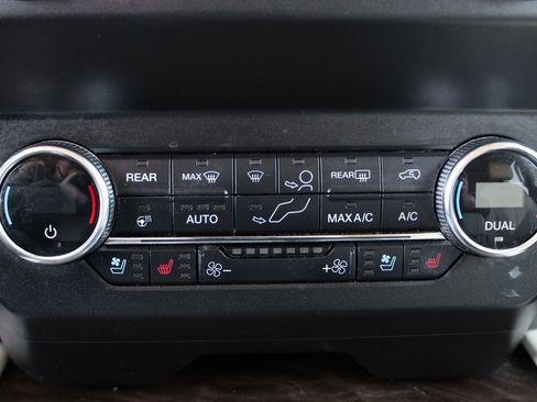 Used 2019 Ford Expedition Platinum image 32