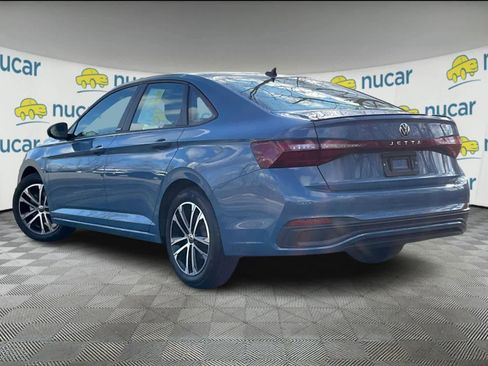 Used 2025 Volkswagen Jetta Sport image 4