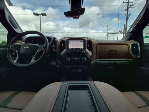 Certified 2022 Chevrolet Silverado 2500 High Country w/ Technology Package AWD/4WD image 2