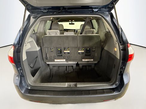Used 2017 Toyota Sienna LE FWD image 32