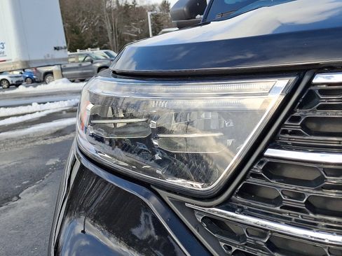 Certified 2022 Ford Explorer XLT image 9