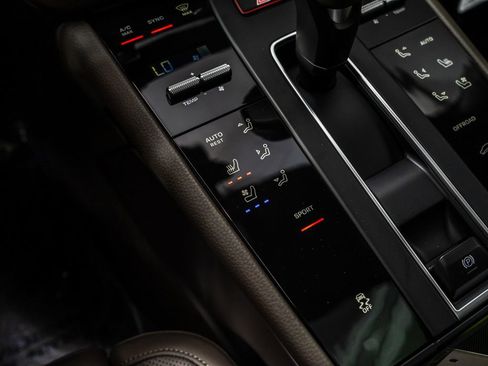 New 2026 Porsche Macan image 21