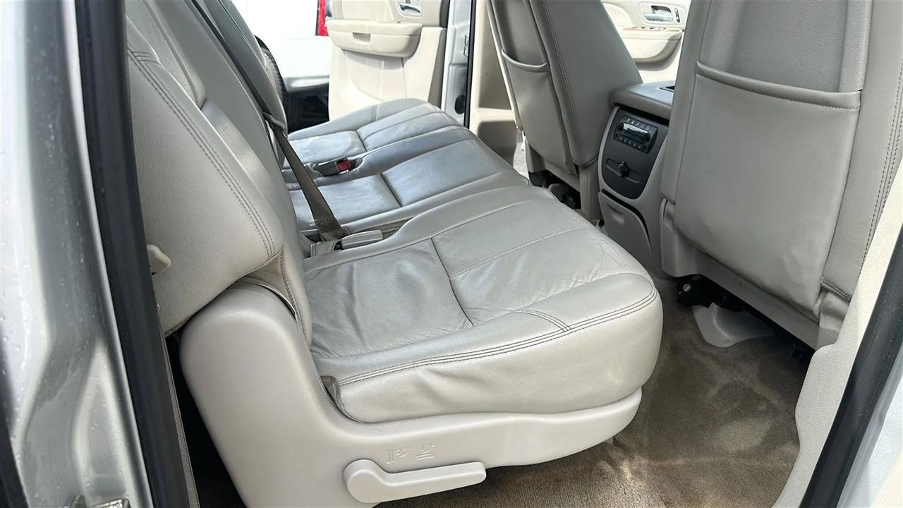 Used 2014 GMC Yukon XL SLT RWD image 30