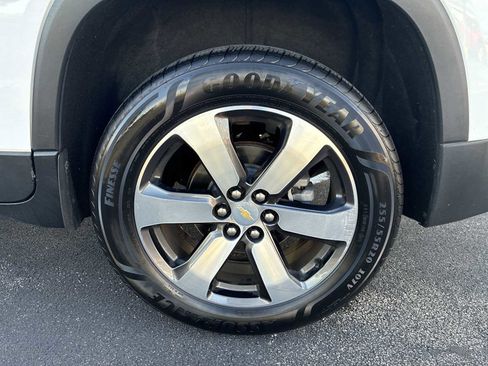 Used 2020 Chevrolet Traverse LT w/ LT Premium Package image 32