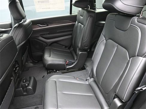 New 2025 Jeep Grand Cherokee L Limited w/ Black Appearance Package image 18