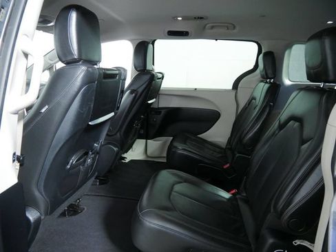 Used 2020 Chrysler Pacifica Touring-L Plus FWD image 15