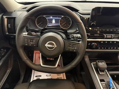 Used 2025 Nissan Pathfinder SL image 19