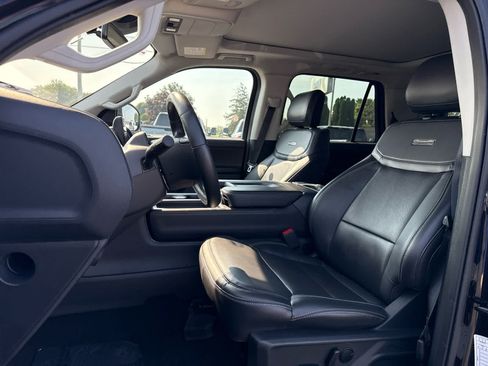 Used 2025 Ford Expedition Platinum AWD/4WD image 11