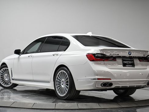 Used 2022 BMW ALPINA B7 xDrive w/ Luxury Rear Seating Package image 21