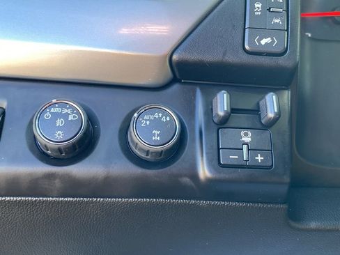 Used 2017 Chevrolet Suburban Premier image 30