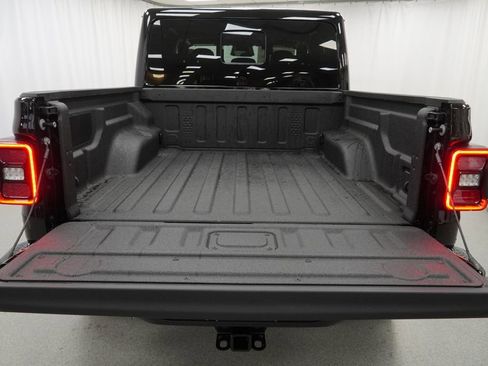 New 2026 Jeep Gladiator Mojave w/ Safety Group image 32