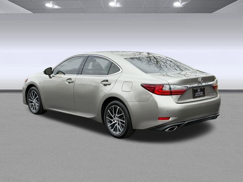 Used 2017 Lexus ES 350 w/ Premium Package image 3