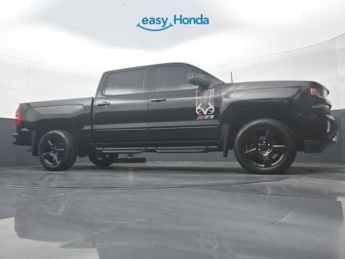 Used 2017 Chevrolet Silverado 1500 LTZ Z71 w/ Realtree Edition AWD/4WD image 26