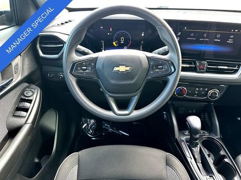 Used 2025 Chevrolet TrailBlazer LT AWD/4WD image 21
