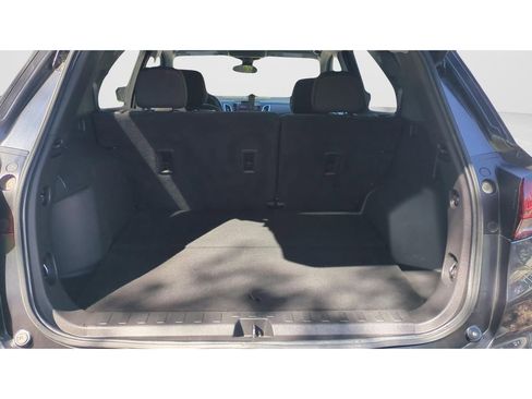 Used 2023 Chevrolet Equinox LT FWD image 9