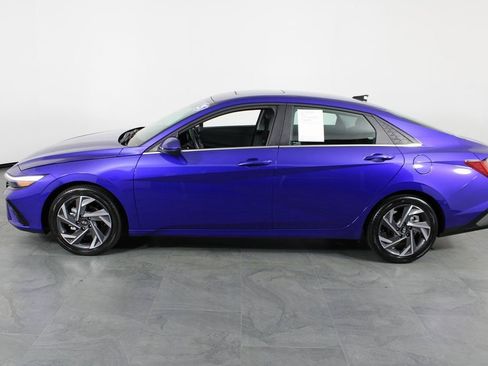 Certified 2025 Hyundai Elantra SEL image 10