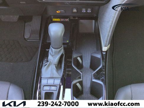 Used 2025 Toyota Camry XLE image 17