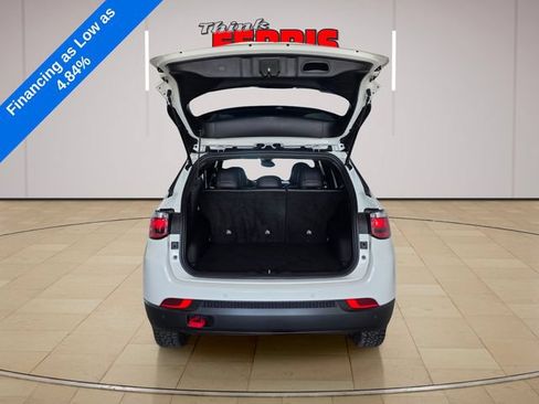 Used 2026 Jeep Compass Trailhawk AWD/4WD image 9