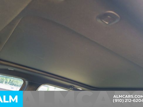 Used 2019 RAM 1500 Laramie AWD/4WD image 18