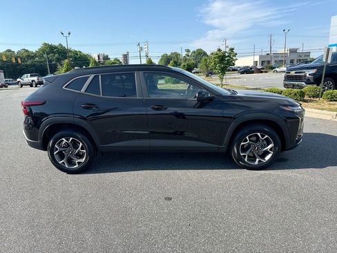 Used 2025 Chevrolet Trax LT w/ LT Convenience Package FWD image 7