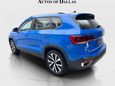 Used 2022 Volkswagen Taos SE w/ Panoramic Sunroof Package AWD/4WD image 9