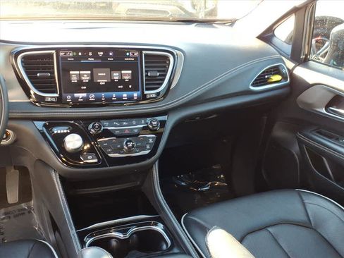Used 2022 Chrysler Pacifica Limited w/ S Appearance Package image 14