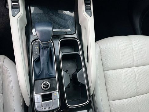 Used 2023 Kia Telluride EX w/ EX Captain's Chair Package image 17