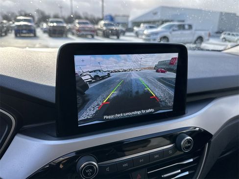 Used 2022 Ford Escape SE w/ SE Sport Appearance Package image 17