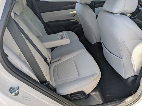 Used 2025 Hyundai Tucson SE image 14