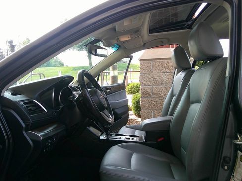 Used 2018 Subaru Outback 2.5i Limited AWD/4WD image 9