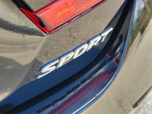 Used 2018 Honda Accord Sport image 7