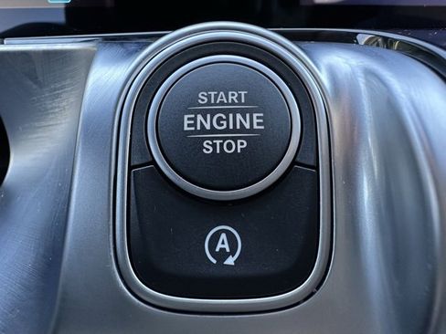 Used 2025 Mercedes-Benz GLB 250 4MATIC image 24