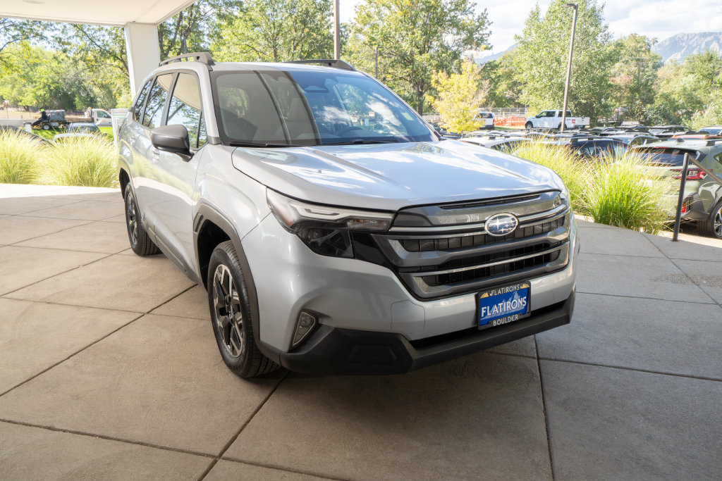 Certified 2025 Subaru Forester Premium AWD/4WD image 2