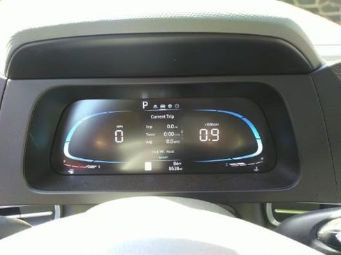 Used 2025 Hyundai Elantra Sport FWD image 17