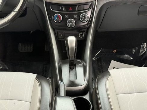 Used 2020 Chevrolet Trax LT w/ LT Convenience Package image 14