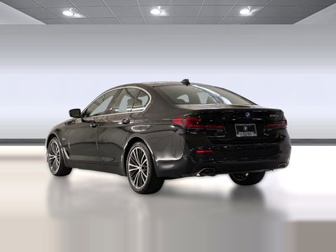 Certified 2023 BMW 530e image 3