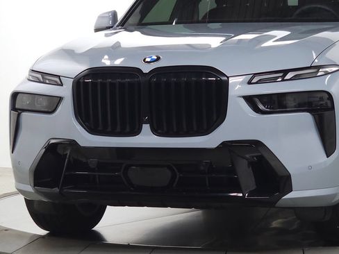 Used 2026 BMW X7 xDrive40i w/ M Sport Package AWD/4WD image 3