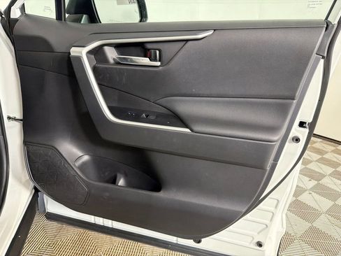 Used 2022 Toyota RAV4 XLE FWD image 14