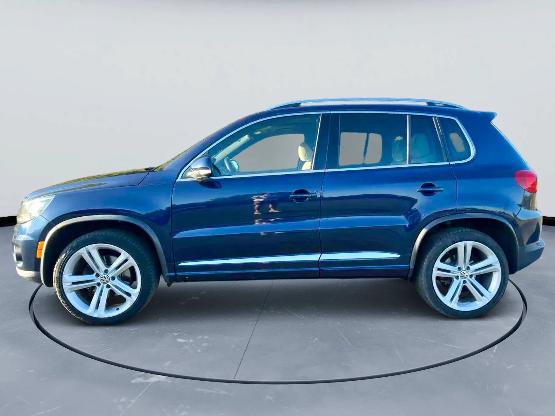Used 2014 Volkswagen Tiguan R-Line AWD/4WD image 2