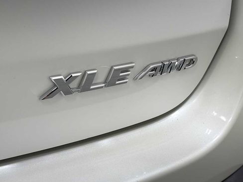 Used 2017 Toyota Highlander XLE image 30